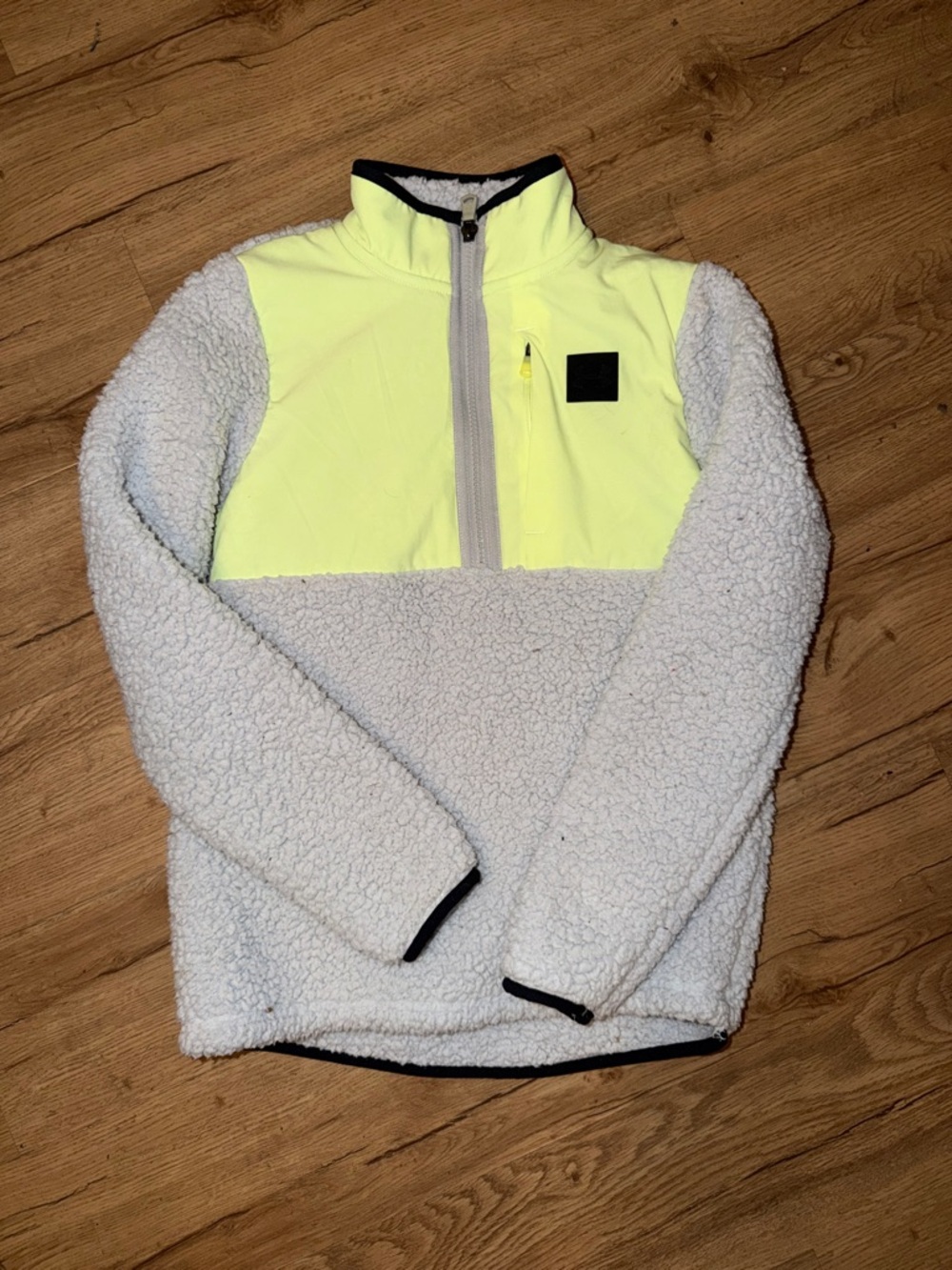 Boy’s Under Armour Kids Neon Yellow and Cream Sherpa Pullover Jacket size YM